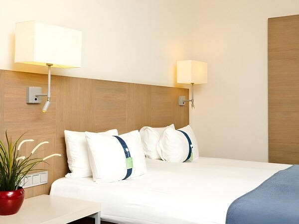 هتل هالیدی این موسکووسکی ووروتا